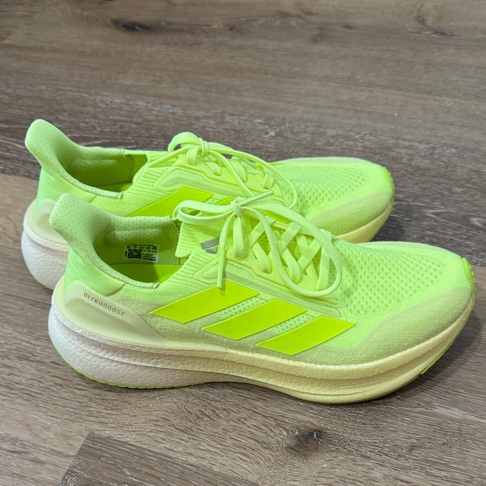 Adidas Women's Ultraboost 5X Neon Yellow Athletic Shoes. Size 8.5